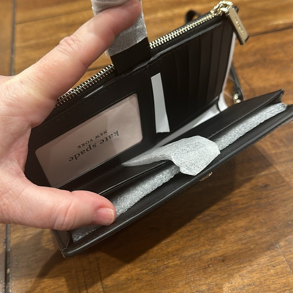 Kate Spade Staci Phone Wallet Wristlet - NWT
Black - Picture 7 of 9